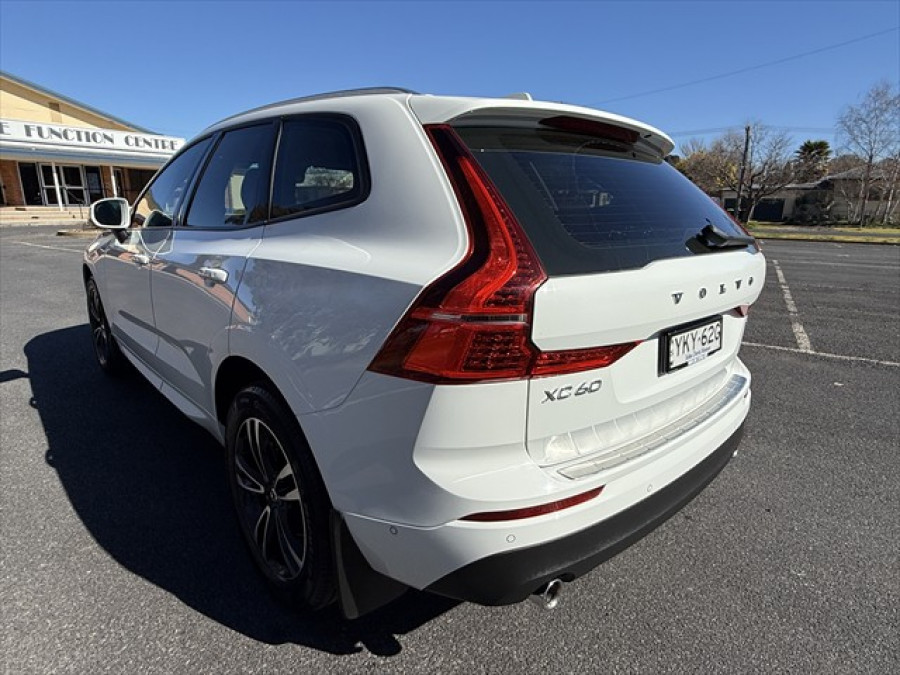 2020 MY21 Volvo XC60 UZ D4 Momentum SUV Image 5