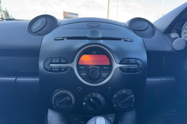 2010 Mazda 2 DE Series 2 Maxx Sedan Image 18