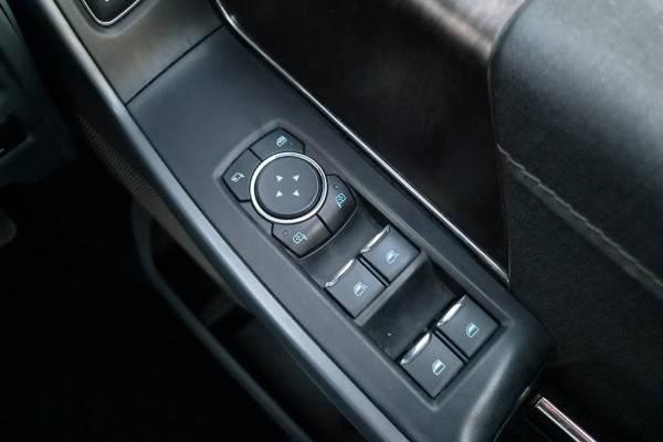 2023 Ford F-150  Lariat Dual Cab Image 26