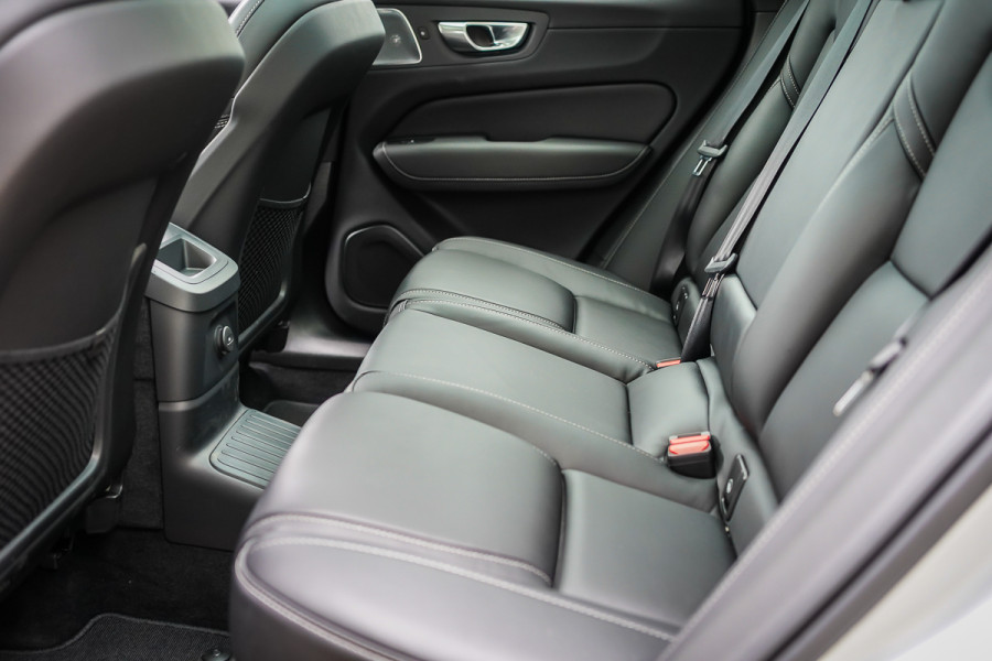 2025 Volvo XC60 UZ Ultra T8 Plug-In Hybrid SUV Image 28