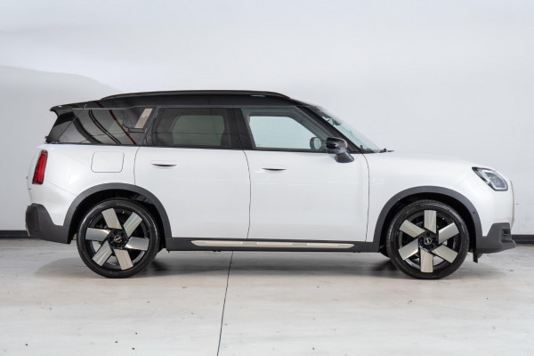 2026 MY25 MINI Countryman U25 S Favoured SUV image 5