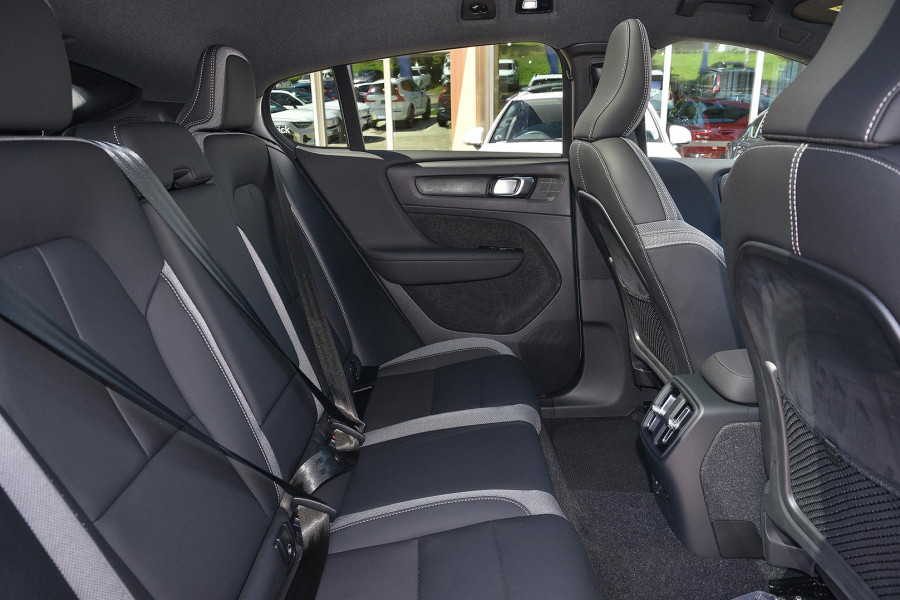 2023 Volvo C40  Recharge Twin SUV Image 11