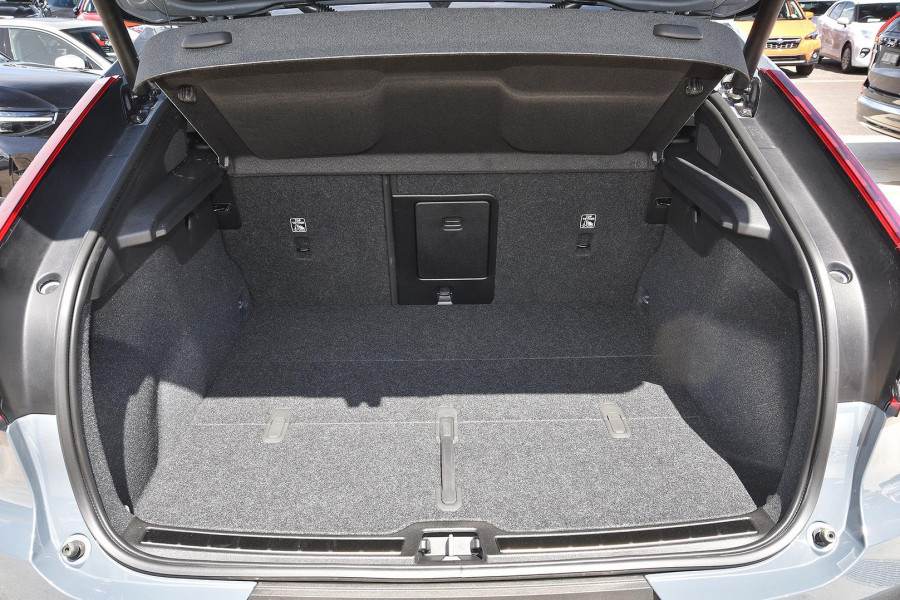 2023 Volvo C40  Recharge Twin SUV Image 12