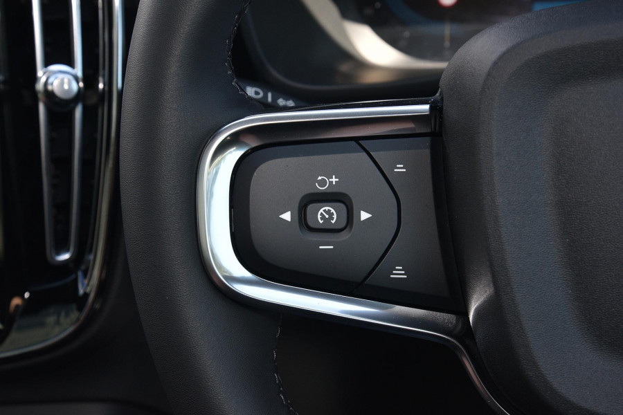 2023 Volvo C40  Recharge Twin SUV Image 16