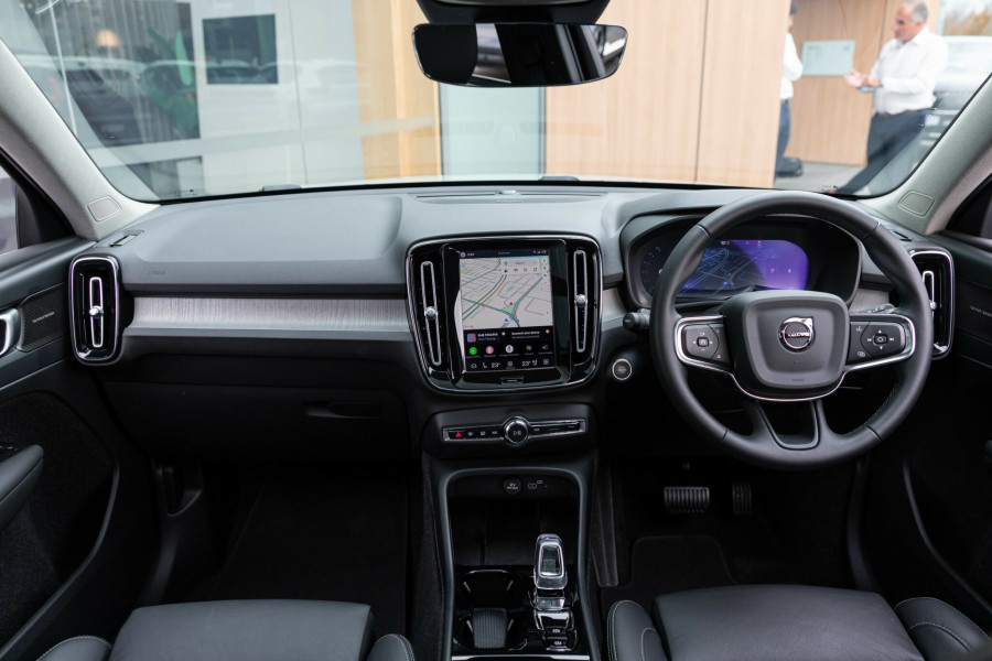 2025 MY26 Volvo XC40 XZ Ultra B4 Dark SUV Image 4
