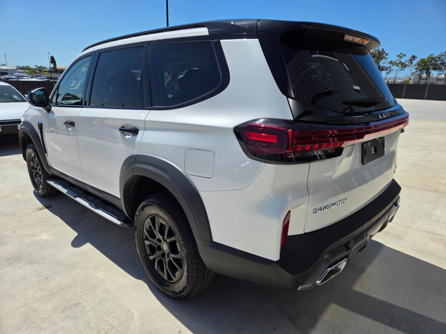 2026 MY25 LDV D90 Executive Wagon Image 5