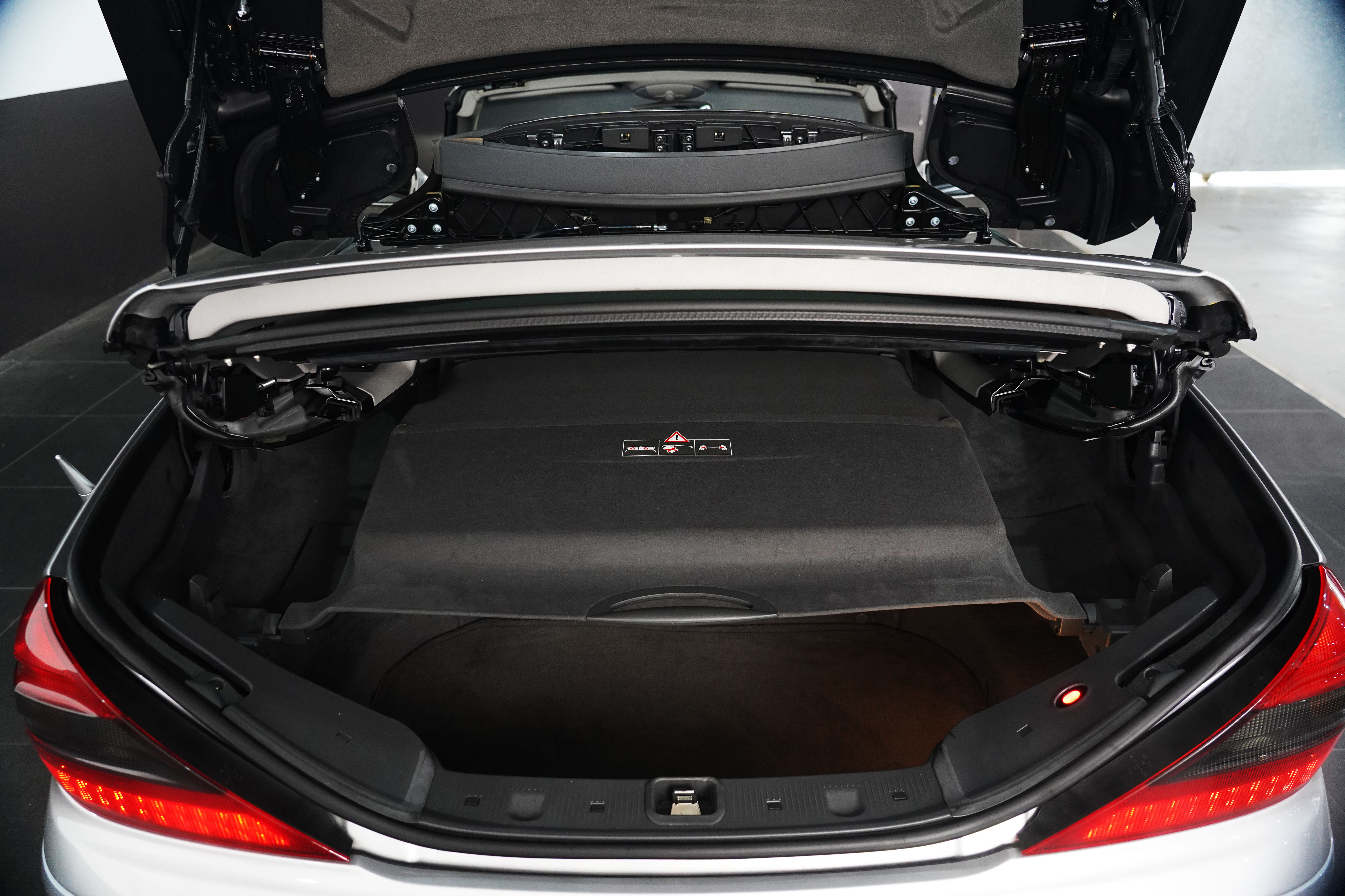 2003 Mercedes-Benz SL 55 AMG Convertible Image 19