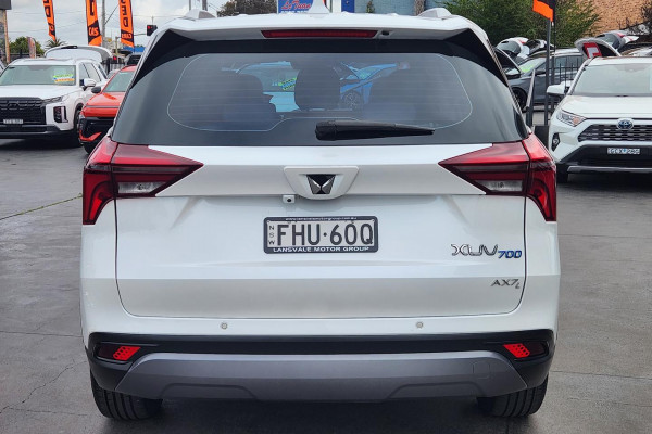 2023 Mahindra XUV700  AX7L SUV Image 4