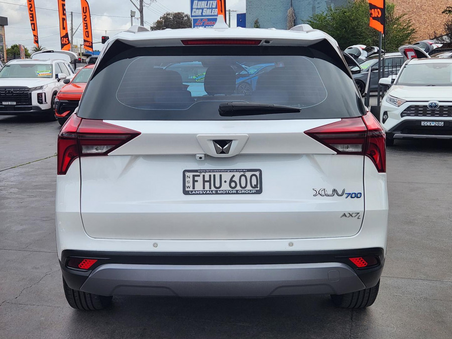2023 Mahindra XUV700  AX7L SUV Image 4