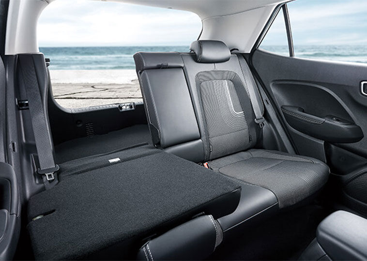 60:40 split folding rear seats Image