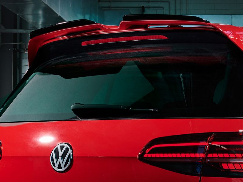Roof edge spoiler with racing flaps