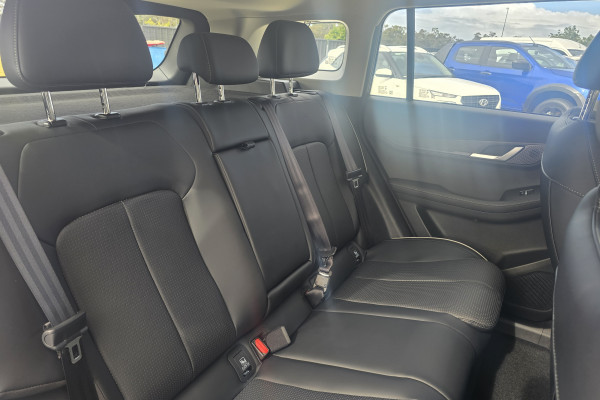 2026 Jaecoo J5  Summit SUV Image 24