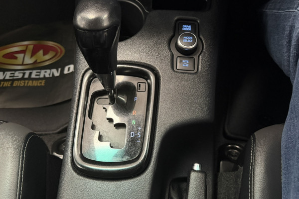 2024 Toyota HiLux GUN126R Rogue 48V Ute Image 33