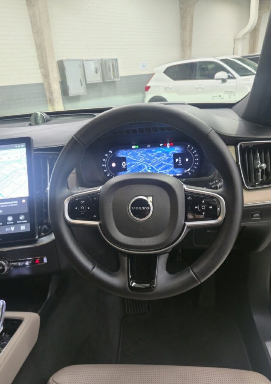 2024 MY25 Volvo XC90 L Series Ultra B5 Bright SUV Image 10
