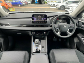 2024 Mitsubishi Outlander ZM ES SUV image 9