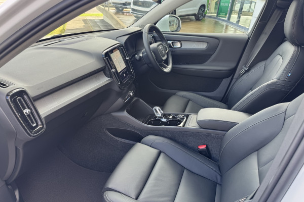 2026 Volvo XC40 XZ Ultra B4 Bright SUV Image 15