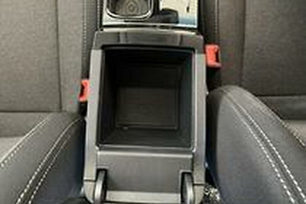 2025 Mahindra XUV3X0  AX5L SUV Image 14