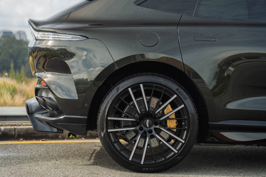 2023 Aston Martin DBX 707 SUV Image 9