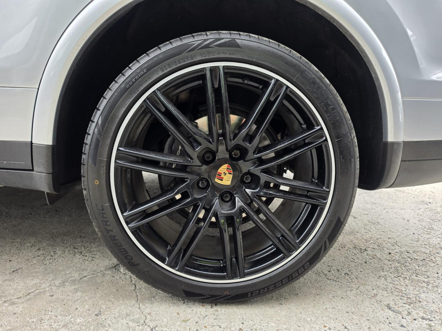 2016 MY17 Porsche Cayenne 92A Platinum Edition SUV Image 29