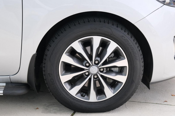 2017 MY18 Kia Carnival YP SLi Van Image 6