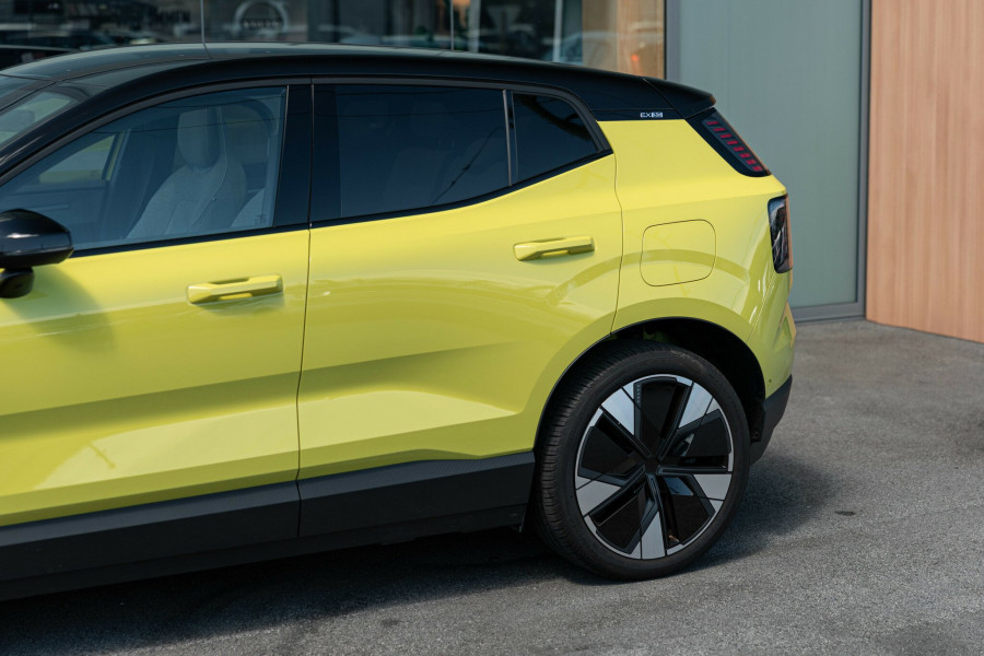 2025 Volvo EX30  Twin Motor Performance Ultra SUV Image 19
