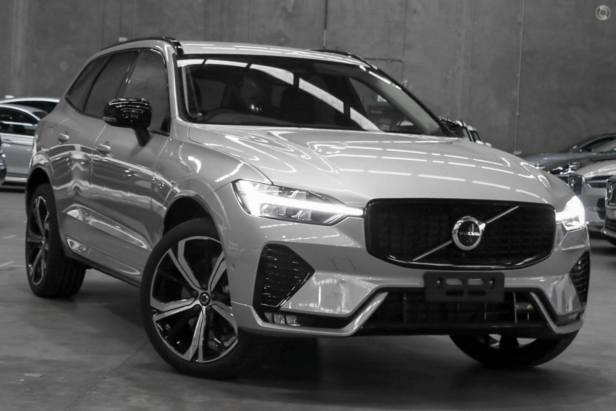 volvo xc60 recharge ultimate dark