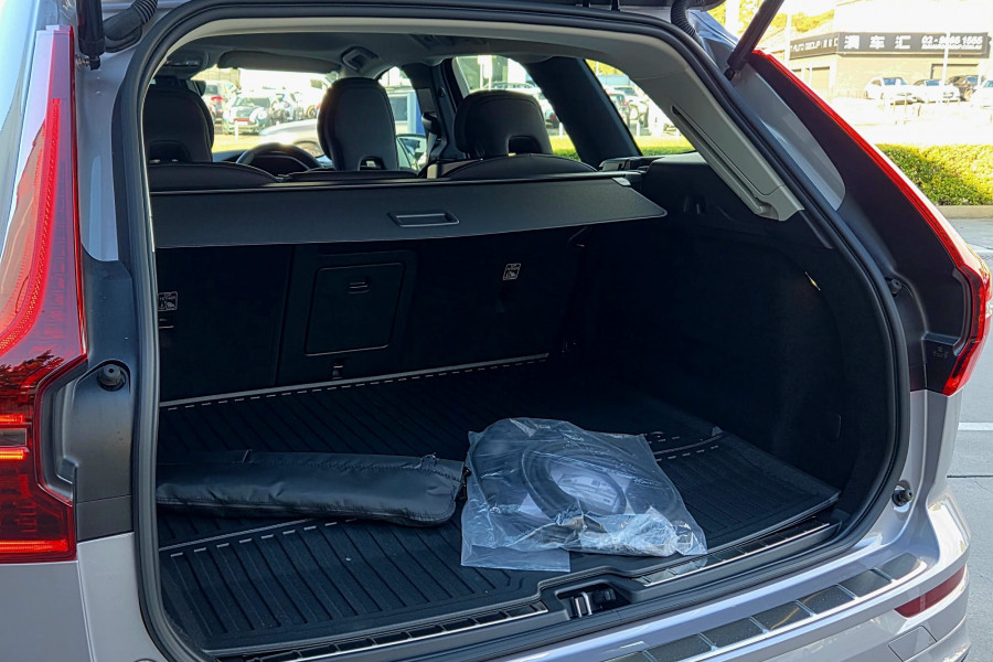 2026 Volvo XC60 UZ Plus T8 Plug-in Hybrid Dark SUV