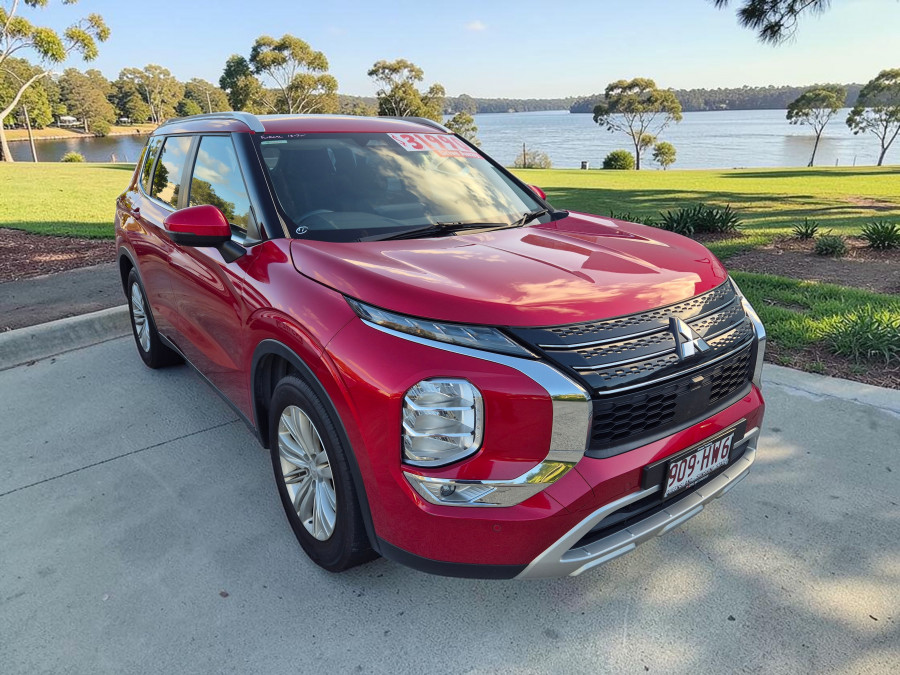 2023 Mitsubishi Outlander ZM LS SUV Image 1