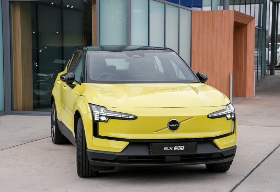 2024 MY25 Volvo EX30  Single Motor Extended Range Plus SUV Image 7