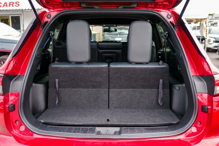 2024 Mitsubishi Outlander ZM Black Edition SUV Image 8