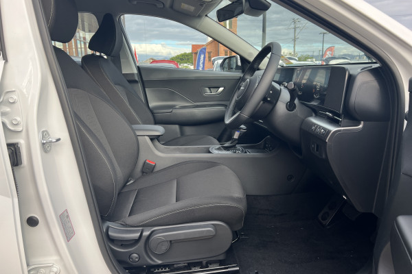 2025 Hyundai KONA SX2.V2  SUV Image 5