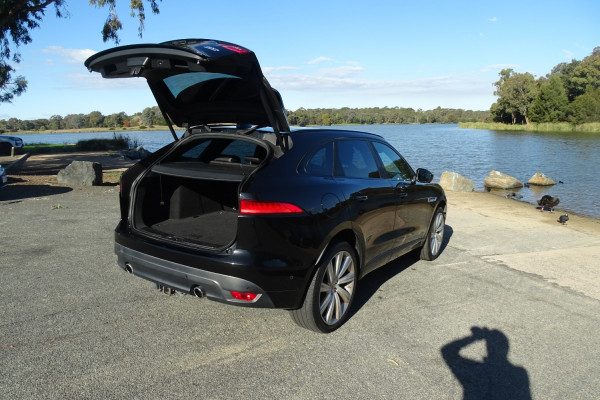 2017 Jaguar F-PACE X761 R-Sport SUV Image 7