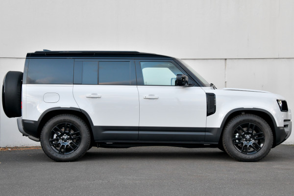 2024 Land Rover Defender L663 110 D250 Hard Top S Coupe image 3
