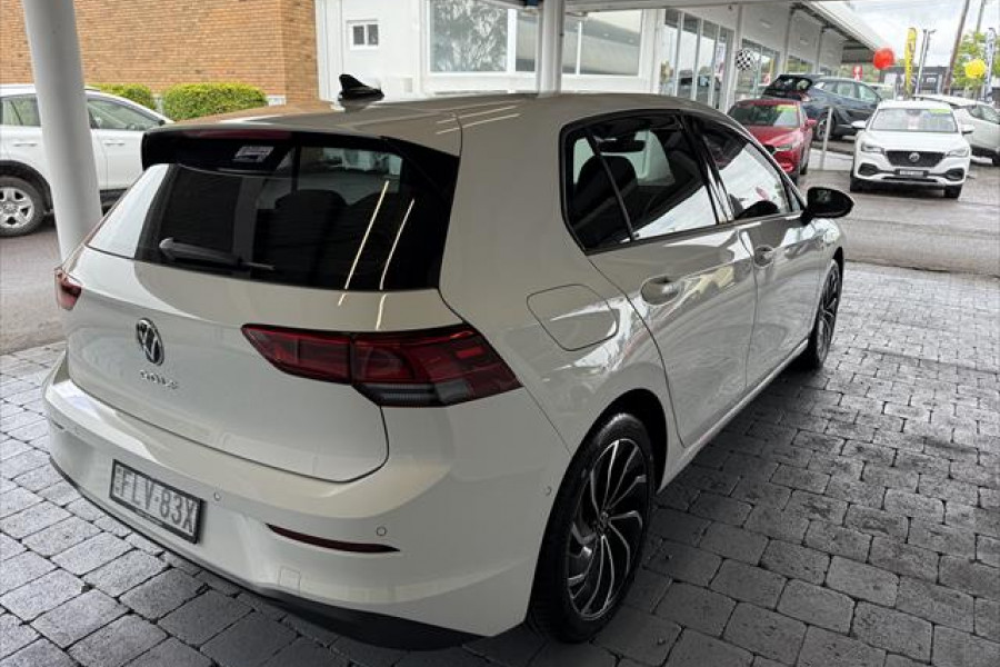 2024 Volkswagen Golf 8 110TSI Life Hatch Image 6