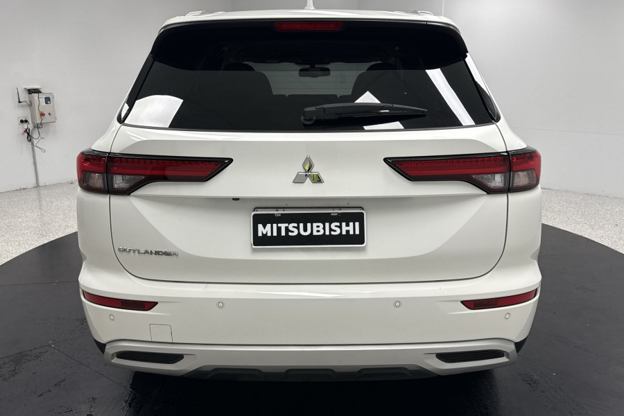 2023 MY24 Mitsubishi Outlander ZM LS SUV Image 10