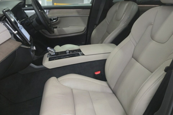 2024 MY25 Volvo XC90 L Series Ultra B5 Bright SUV Image 19