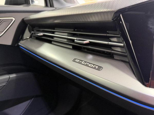 2025 Audi Q4 e-tron F4 45 SUV image 19