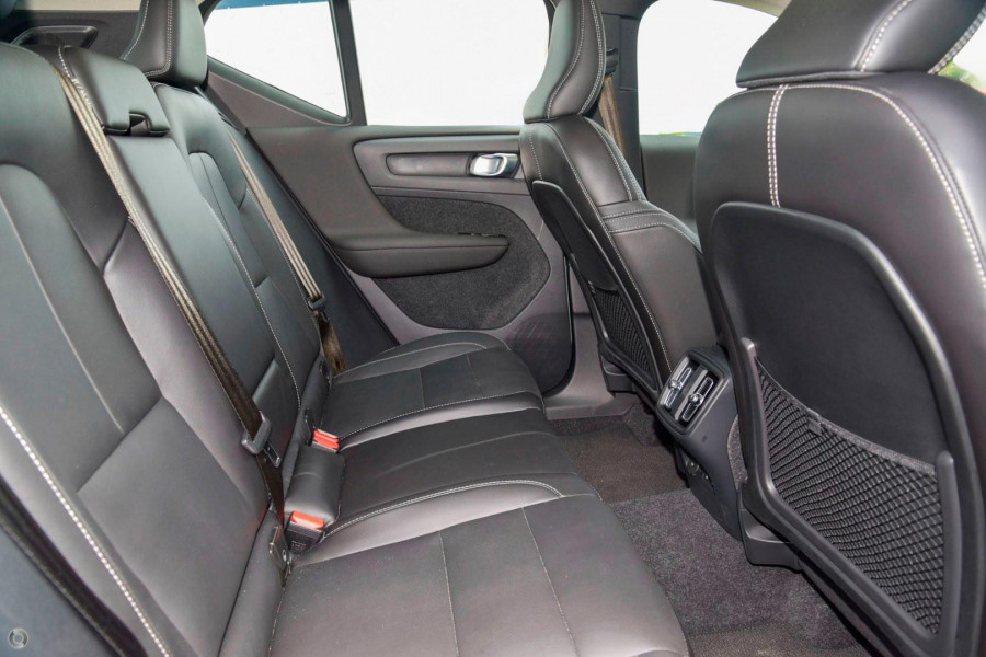 2024 MY25 Volvo XC40  Ultra B4 Bright SUV Image 9