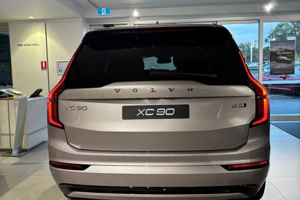 2026 Volvo XC90 L Series Ultra B5 Dark SUV Image 2