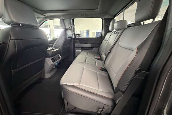 2024 Ford F-150  Lariat Dual Cab Image 16