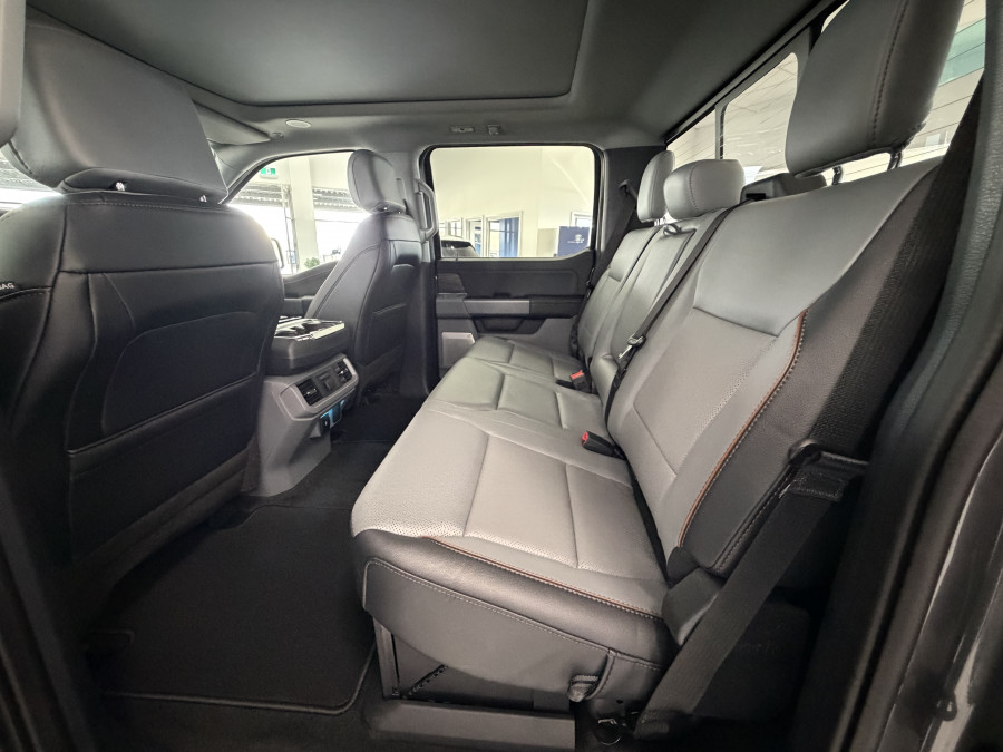 2024 Ford F-150  Lariat Dual Cab Image 16