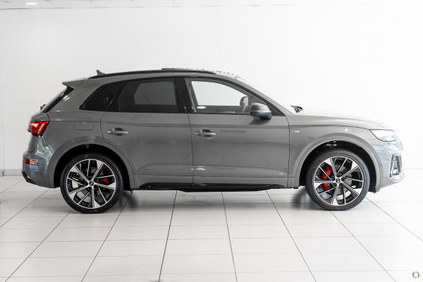 2025 Audi Q5 FY 55 TFSI e S Line SUV image 3
