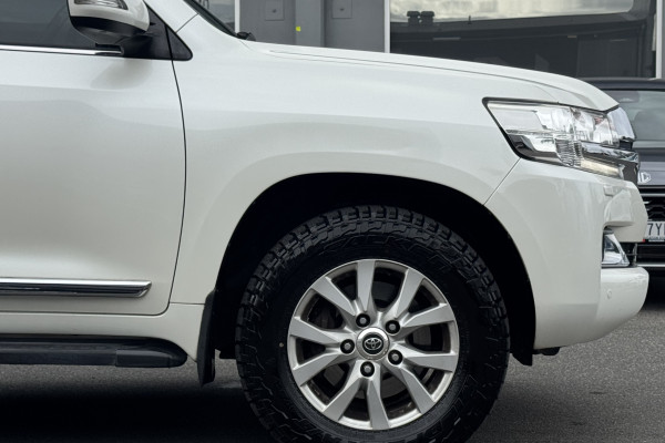 2017 Toyota LandCruiser VDJ200R Sahara SUV Image 3