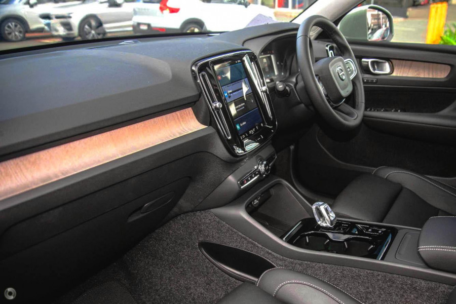 2024 MY25 Volvo XC40  Ultra B4 Bright SUV Image 7