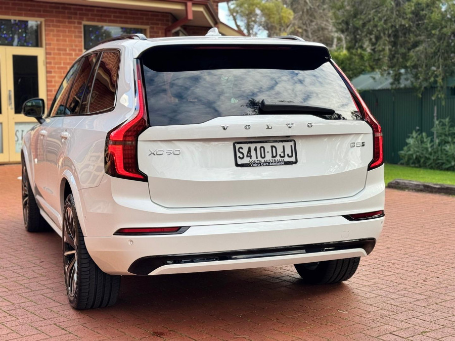 2026 Volvo XC90 L Series Ultra B5 Dark SUV Image 6