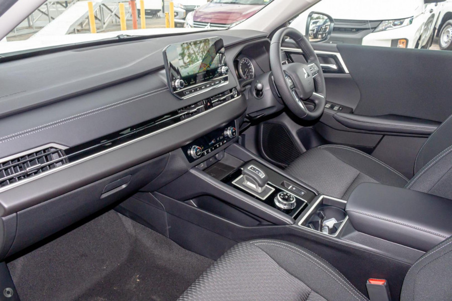 2024 Mitsubishi Outlander ZM LS SUV Image 7