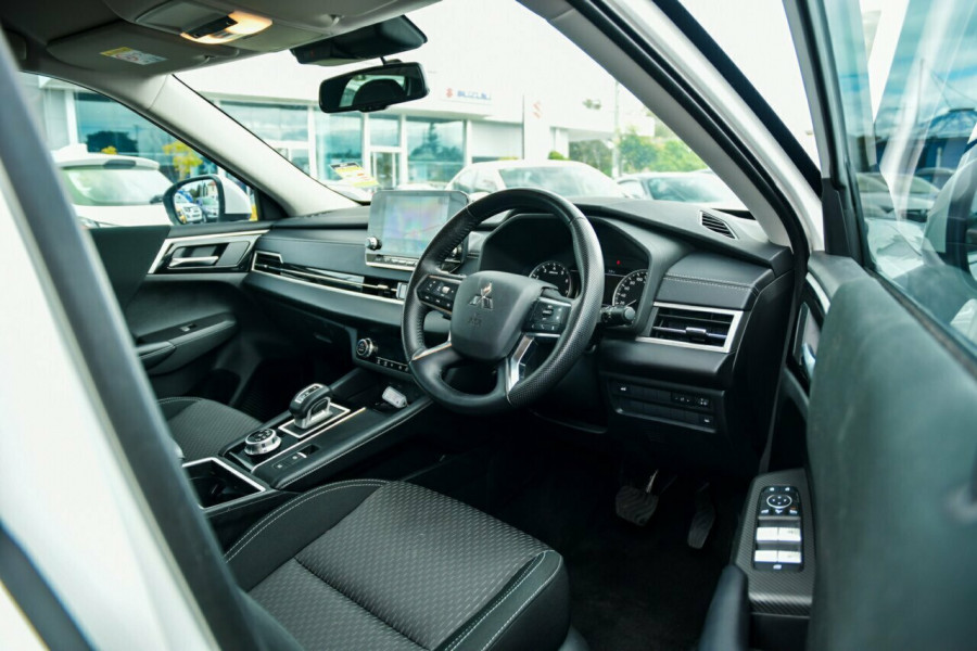 2024 Mitsubishi Outlander ZM LS SUV Image 18