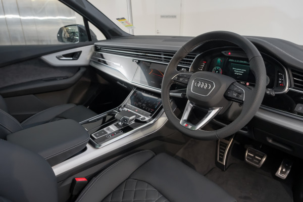 2026 MY25 Audi Q7 4M TDI 210kW S line SUV image 7