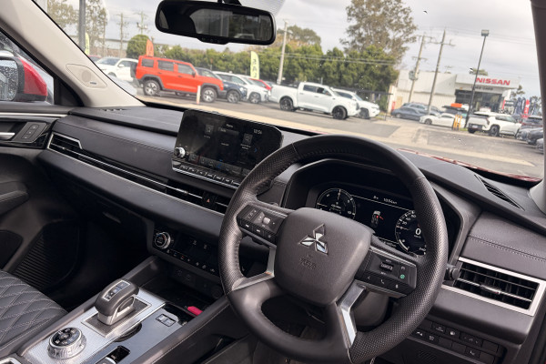 2024 Mitsubishi Outlander ZM PHEV Exceed SUV Image 5