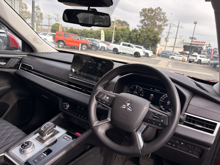 2024 Mitsubishi Outlander ZM PHEV Exceed SUV Image 5